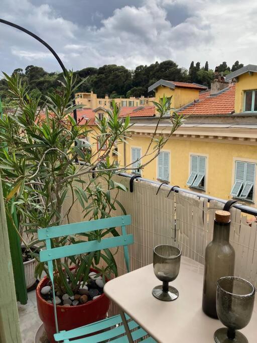Charmant Deux Pieces Dans Le Quartier Du Port Nice Bagian luar foto